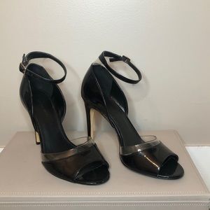 Open toe patent leather sandal